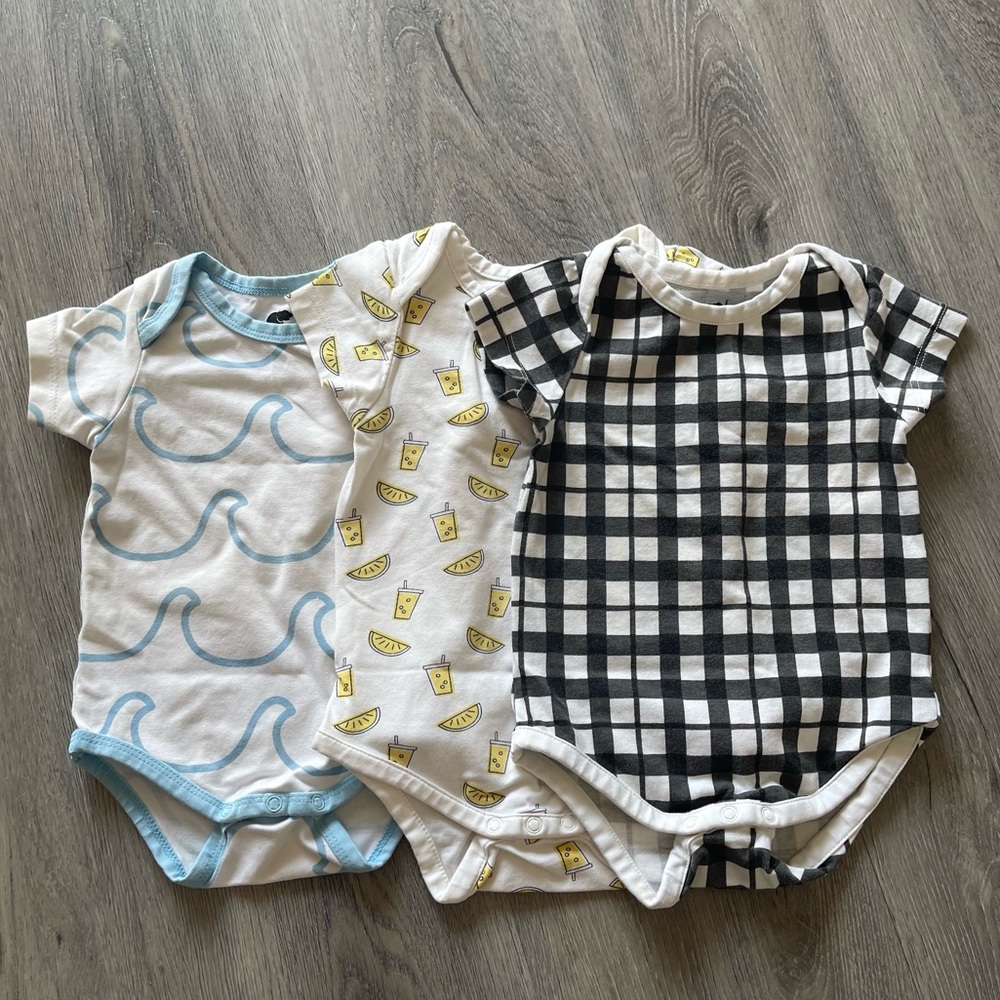 Monica & Andy Short Sleeve Printed Bodysuits